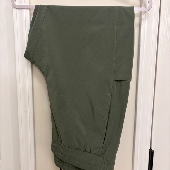 Columbia Outdoor Joggers - Picture 2 of 9